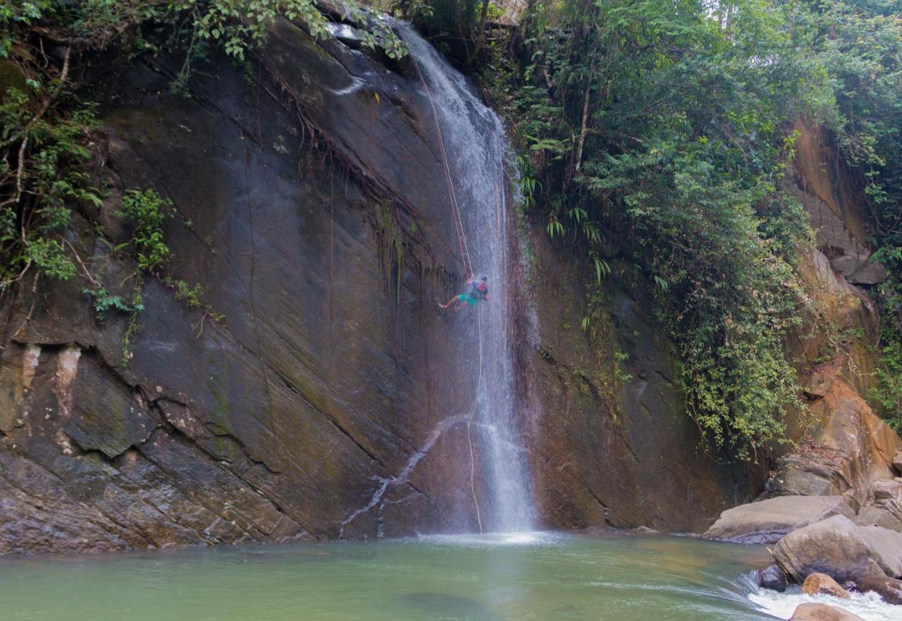 Jungle River Ginigathena المظهر الخارجي الصورة
